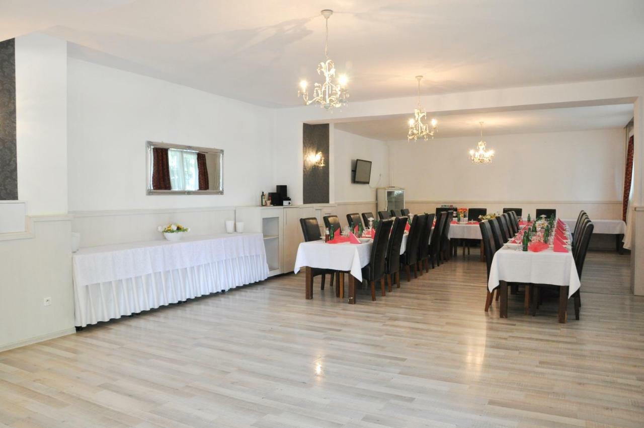 Hotel Garni Повазька-Бистріца Екстер'єр фото